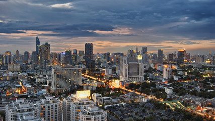 Fototapeta premium Bangkok gród z wiosennym zachodem słońca