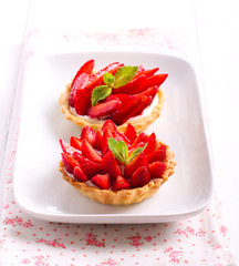 Strawberry and cream cheese mini cakes