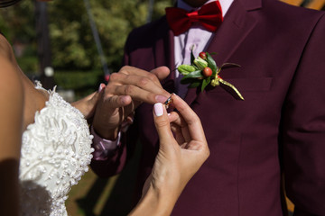 wedding rings hands