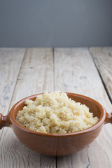  cooked quinoa in a bowl