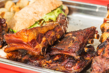 Tasty grilled ribs with vegetables