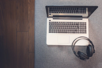 Laptop and headphones wallpaper