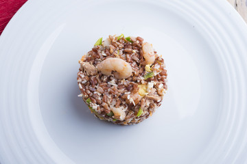 Sald of wild red rice