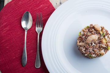 Sald of wild red rice