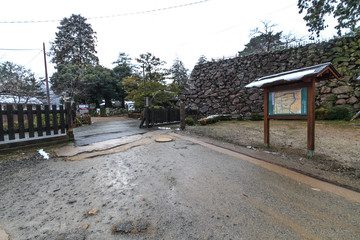 冬の松江城の三の門跡の風景