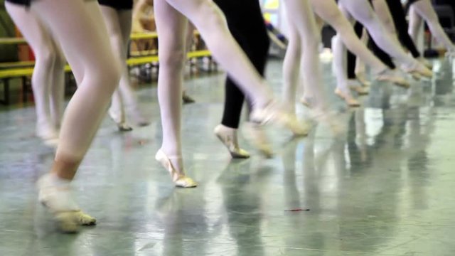 Dance school, girls who try choreography of a ballet