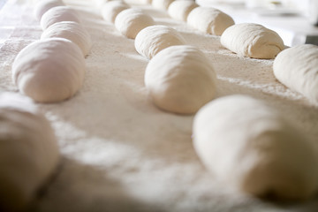 Produkcja chleba w piekarni  - obrazy, fototapety, plakaty