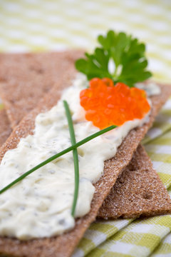 Crispbread with soft cheese with herbs and bacon.