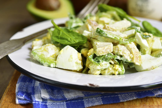 Rustic salad with avocado,boiled eggs,spinach and chicken.