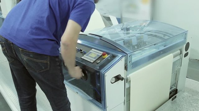 Operating Digital Inkjet Printer