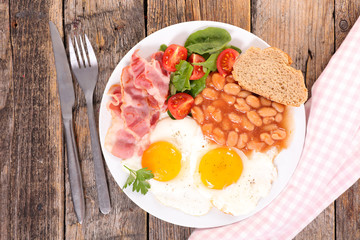 breakfast with egg,bean and bacon