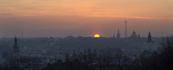 Obraz premium Panorama Lwowa o zachodzie słońca