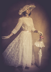 jeune femme &agrave; l'ancienne