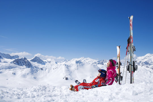 A mother and her sun resting on the slopes.
