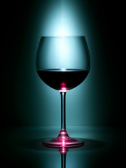 Бокал с красным вином и голубым свечением