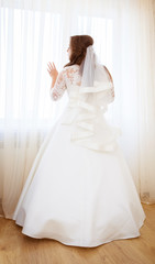 Fototapeta premium Beautiful bride in white wedding dress