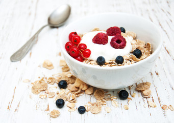 breakfast with fresh berries
