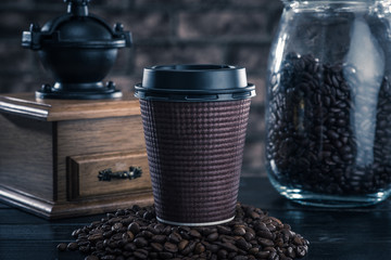 コーヒーカップとコーヒー豆
