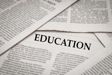 Obraz premium education headline on newspaper