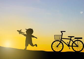 Fototapeta premium silhouette Kids play Play plane with sunset