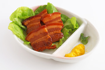 沖縄伝統料理の三枚肉