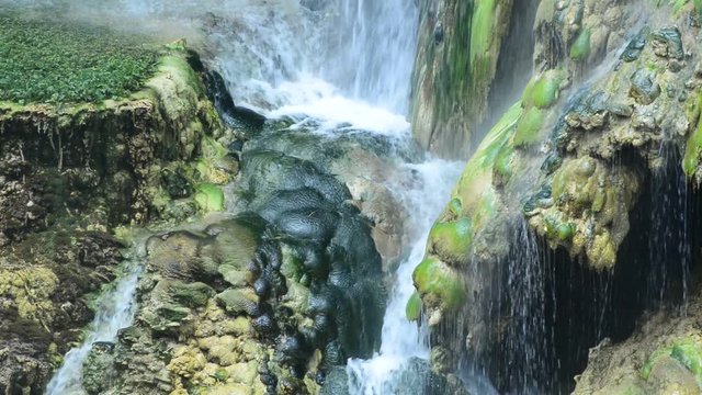 yosunlu şelale manzarası