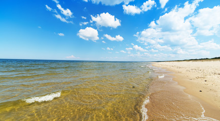 Obraz premium Empty beach with beautiful sky, Baltic sea.