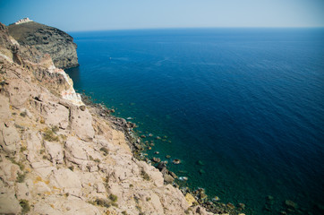 Дикое море с горами