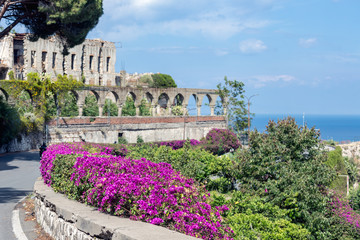 Obraz premium Flowers and ancient architecture in Taormina at Sicily, Italy