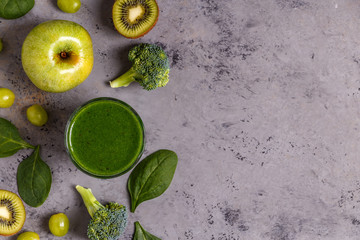 Green smoothie with ingredients.
