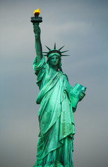 Fototapeta premium 미국 뉴욕시에 있는 자유의 여신상
