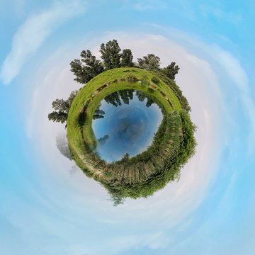 Wasser im Mittelpunkt vom Miniplanet