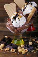 Coppa di gelato con panna