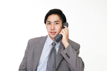 通話中の笑顔のビジネスマン