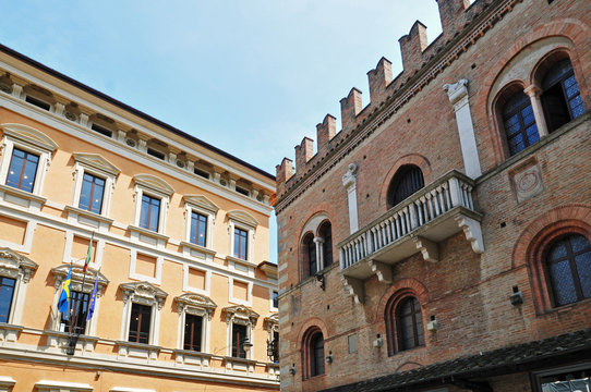 Reggio Emilia, Antichi palazzi del Centro Storico