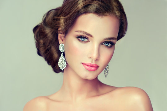 Beautiful model with elegant hairstyle . Beautiful woman with fashion wedding hairstyle with trend  makeup  . 