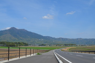 筑波山と右カーブ