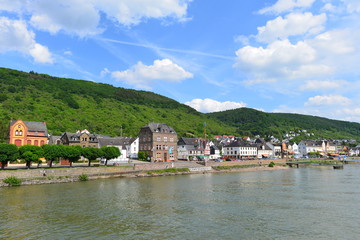 Fototapeta premium Kamp-Bornhofen im Oberen Mittelrheintal