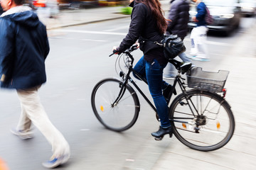 Fototapeta na wymiar cyclist in city traffic