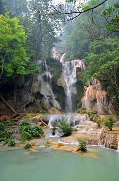 Motion of water at Kuang Si Falls