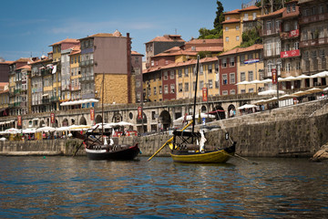 Fototapeta na wymiar docks on the river Douro ,Porto , Portugal
