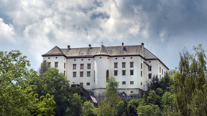 Fototapeta na wymiar Schloss Obermurau auf dem Murauer Schlossberg, Obersteiermark, Österreich