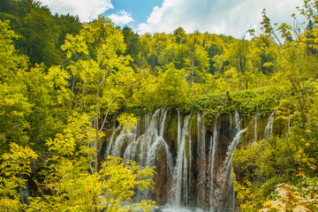Obraz premium Beautiful waterfall in the Plitvice Lakes National Park in Croatia 
