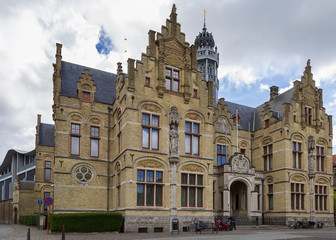 Fototapeta na wymiar courthouse in Ypres, Belgium