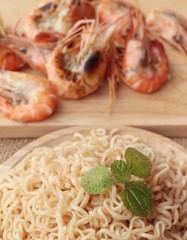 Instant noodle and shrimp baked is delicious.