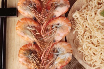 Instant noodle and shrimp baked is delicious.
