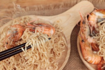 Instant noodle and shrimp baked is delicious.