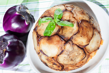 Cupola di melanzane ripiena di pasta anelletti alla siciliana