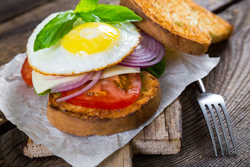 Sandwich with vegetables and fried egg