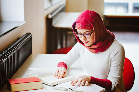 Muslim Girl Studying Read A Book 